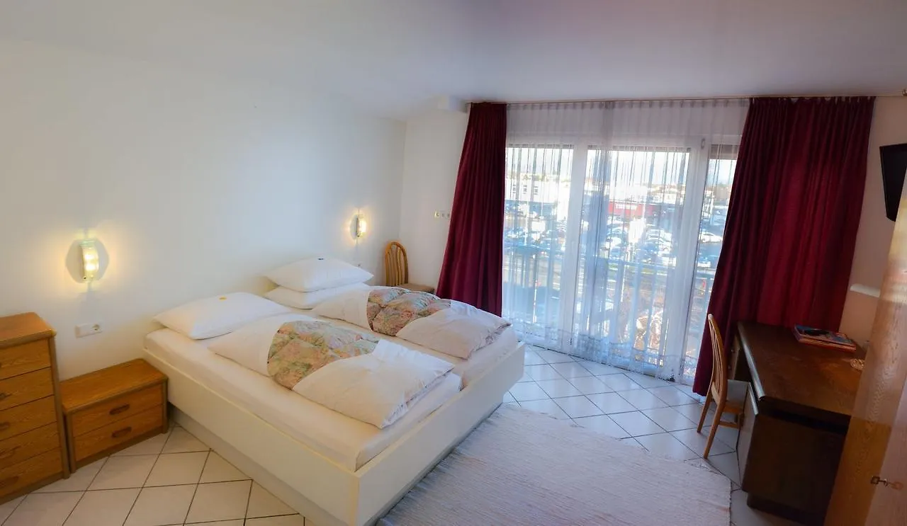 Hotel Helga Innsbruck 3*,  Austria